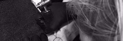 Imagem do cabeçalho do OnlyFans de misstakennn