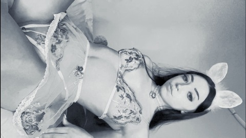 ओन्लीफैंस हैडर चित्र mollymoonnn