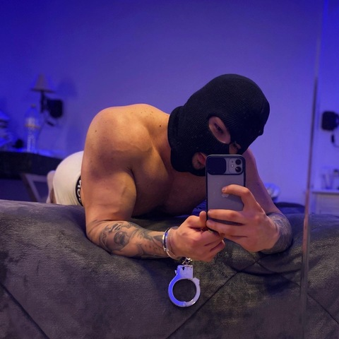 Zdjęcie nagłówka OnlyFans moneda3