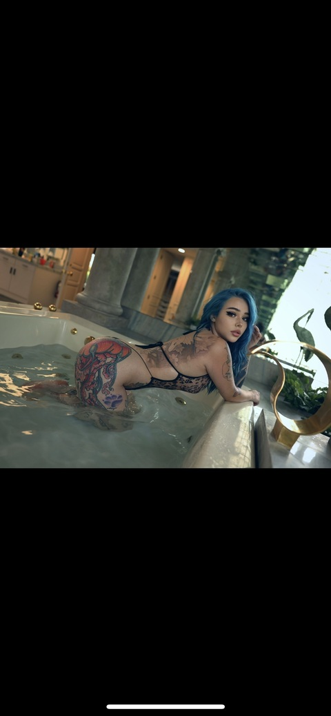 OnlyFans header picture moodiemaggie