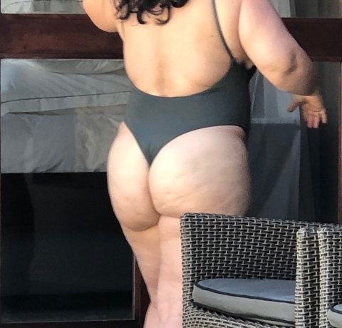 Gambar header OnlyFans mrs_short_n_thick