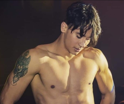 OnlyFans header picture mylow_____