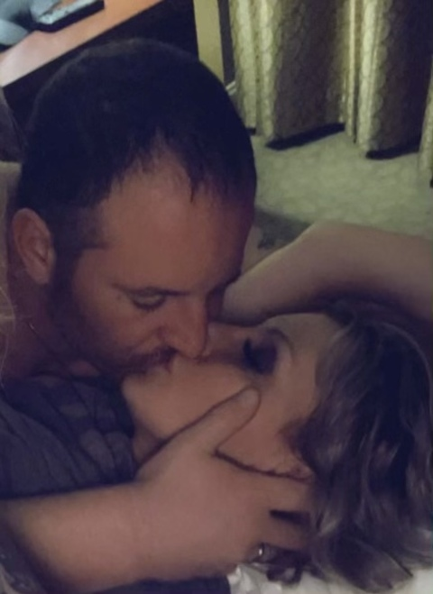 Фото заголовка OnlyFans nadiahiltonandhusband