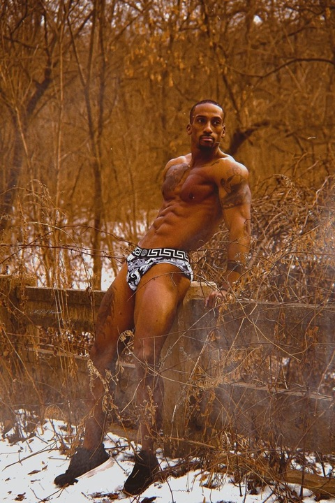 Header afbeelding van OnlyFans nakedyogawithcg