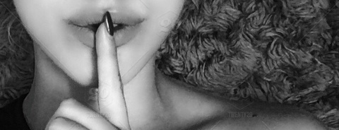 ओन्लीफैंस हैडर चित्र nanisxoxo