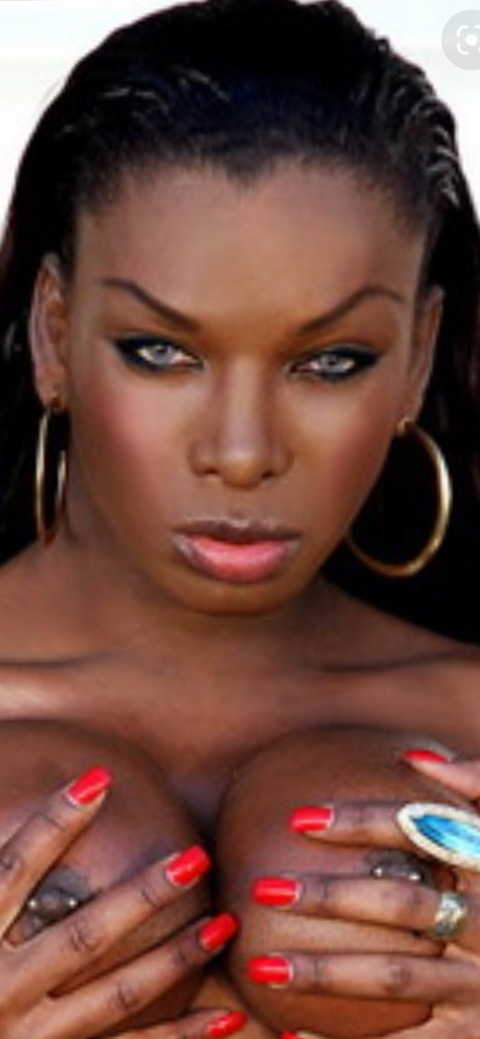 OnlyFansヘッダー画像naomiblackhammer