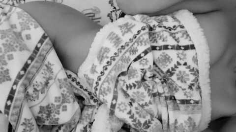 ओन्लीफैंस हैडर चित्र naydhee