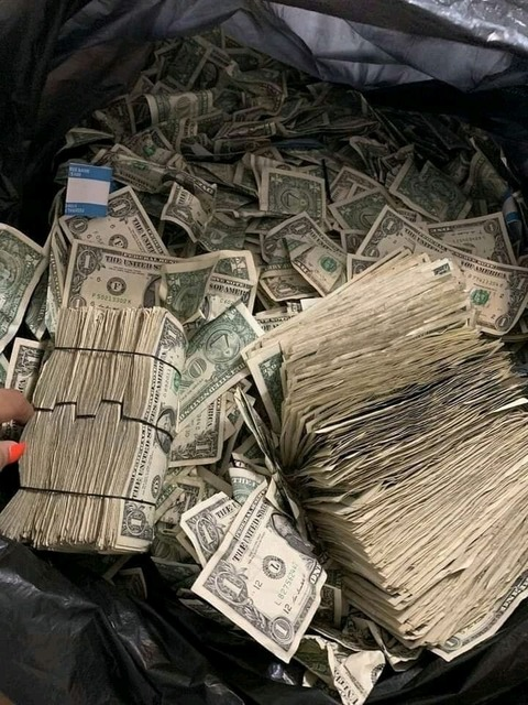 ओन्लीफैंस हैडर चित्र neruvbesg