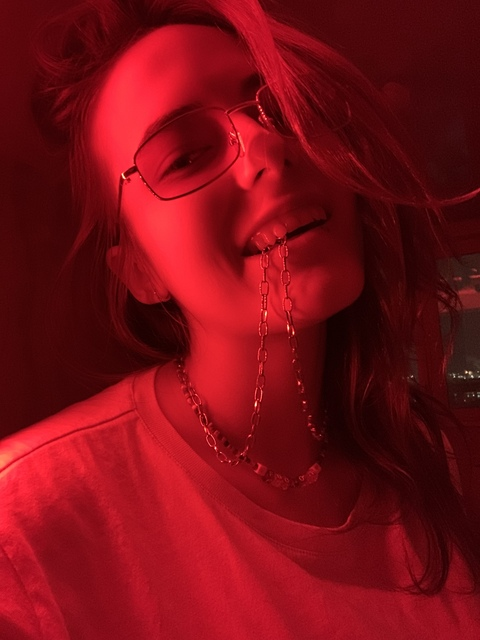 Снимка за заглавие на OnlyFans nikolkoulen