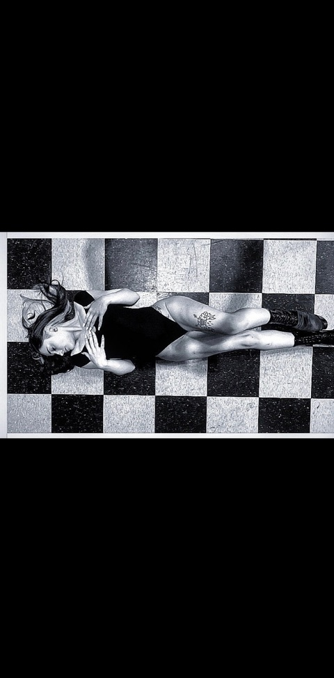 ओन्लीफैंस हैडर चित्र nixxibabii