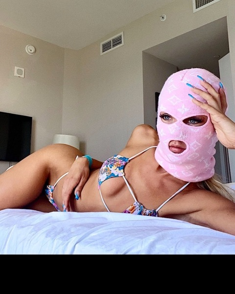 Zdjęcie nagłówka OnlyFans officialskimaskgirl