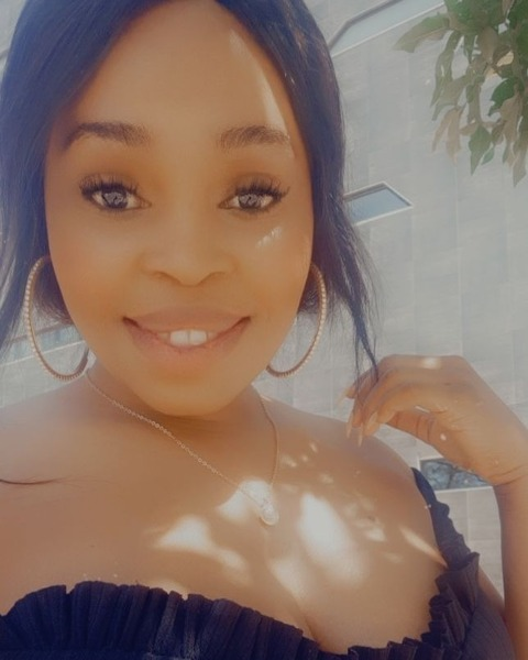 ओन्लीफैंस हैडर चित्र owami