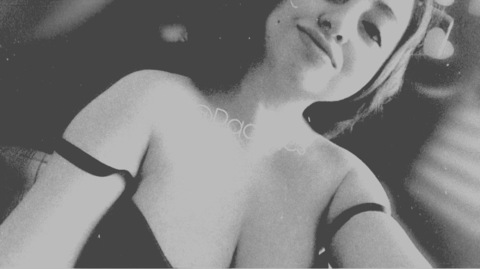 Imagem do cabeçalho do OnlyFans de paoetics