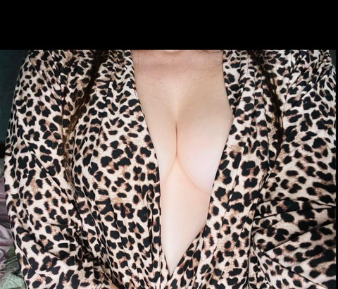 ओन्लीफैंस हैडर चित्र peachy4986