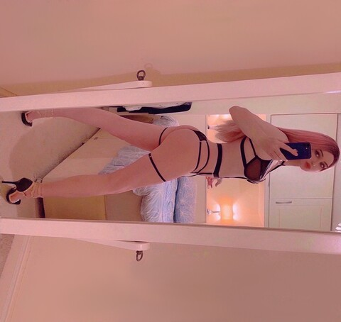 OnlyFans başlık resmi pennylittlekitten