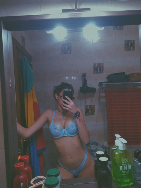 Gambar header OnlyFans plusquii