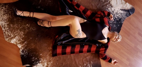 Imagem do cabeçalho do OnlyFans de poppet