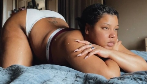 Immagine dell'header di OnlyFans prettiyogire