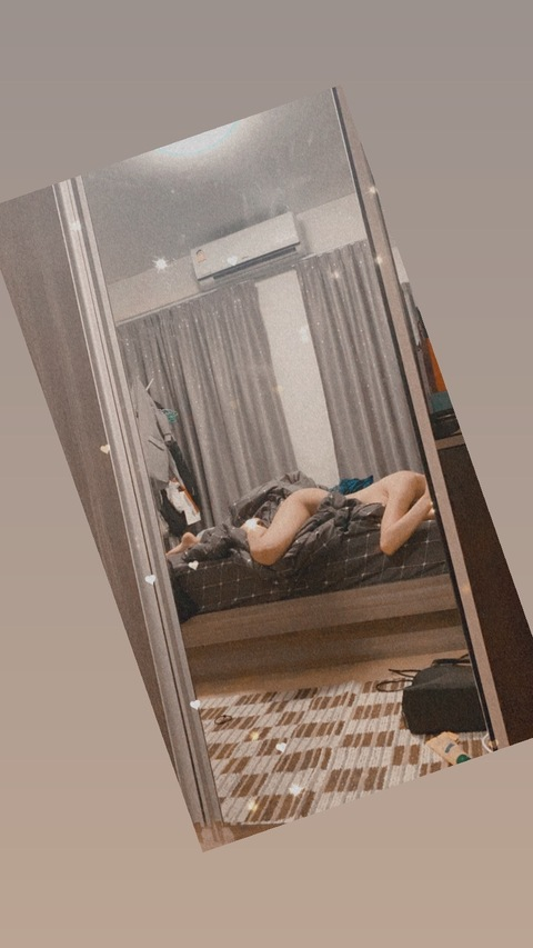 ओन्लीफैंस हैडर चित्र pupu290438