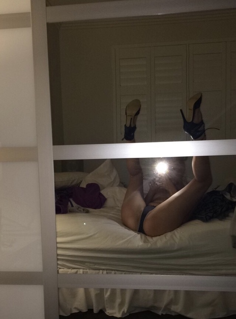 OnlyFansヘッダー画像queencharlee