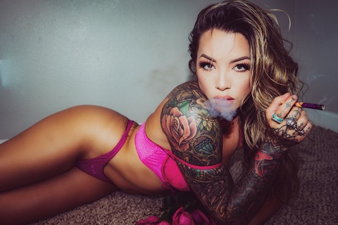 Gambar header OnlyFans queenracine