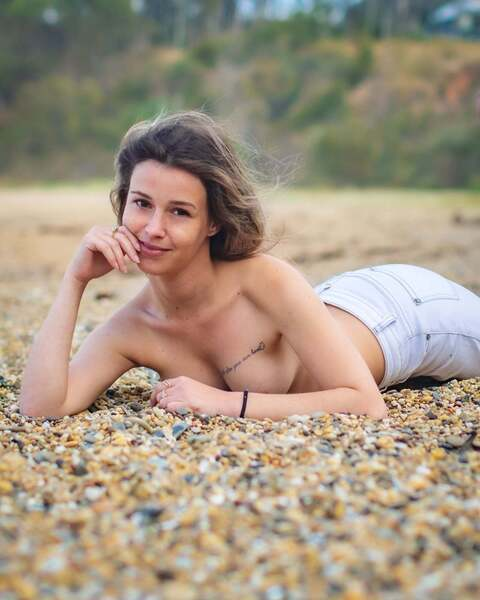 ओन्लीफैंस हैडर चित्र realmec