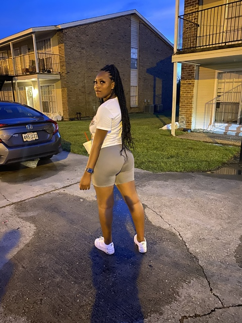 ओन्लीफैंस हैडर चित्र renciabadass