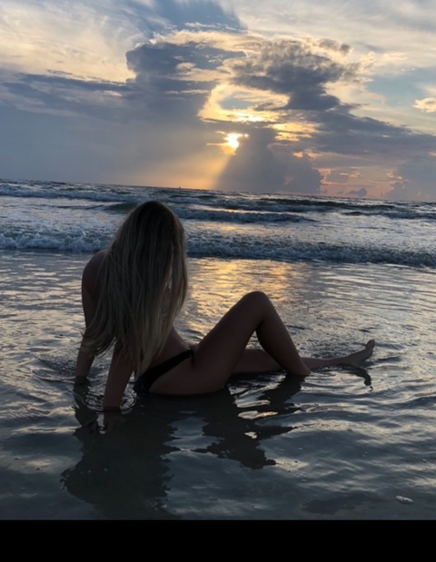 OnlyFans header picture roseelovexo