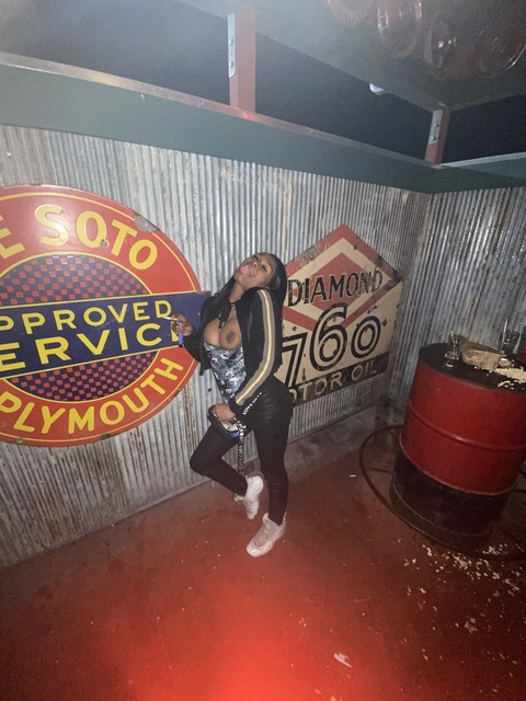 Снимка за заглавие на OnlyFans scandaloustheslut