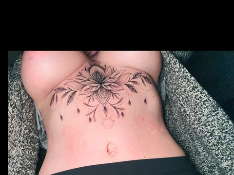 ओन्लीफैंस हैडर चित्र scarlettejamess