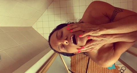 ओन्लीफैंस हैडर चित्र sensorialart