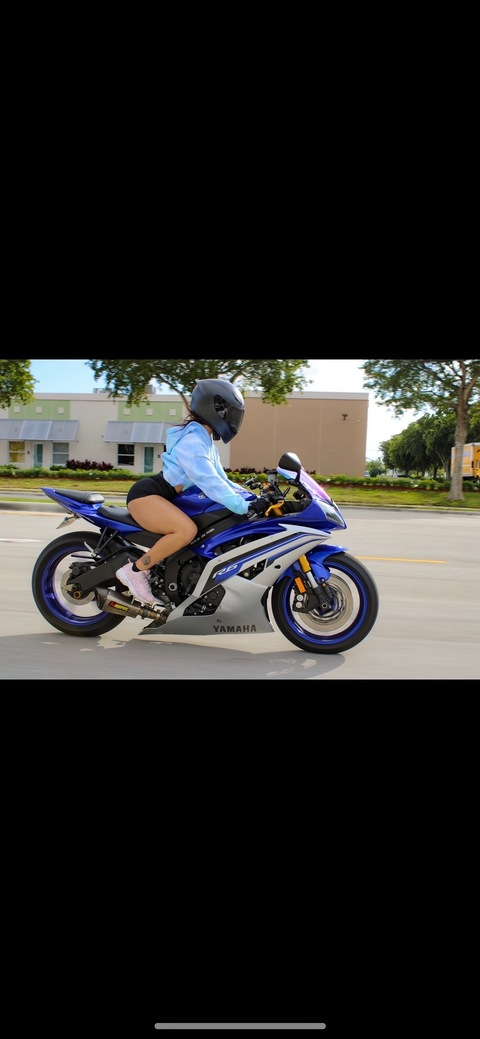 ओन्लीफैंस हैडर चित्र serrahthebiker