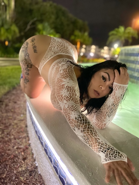 OnlyFans header picture sexxxyselena