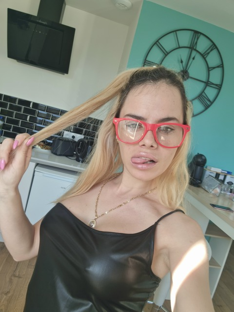 OnlyFans header picture sexxybarbiexxx