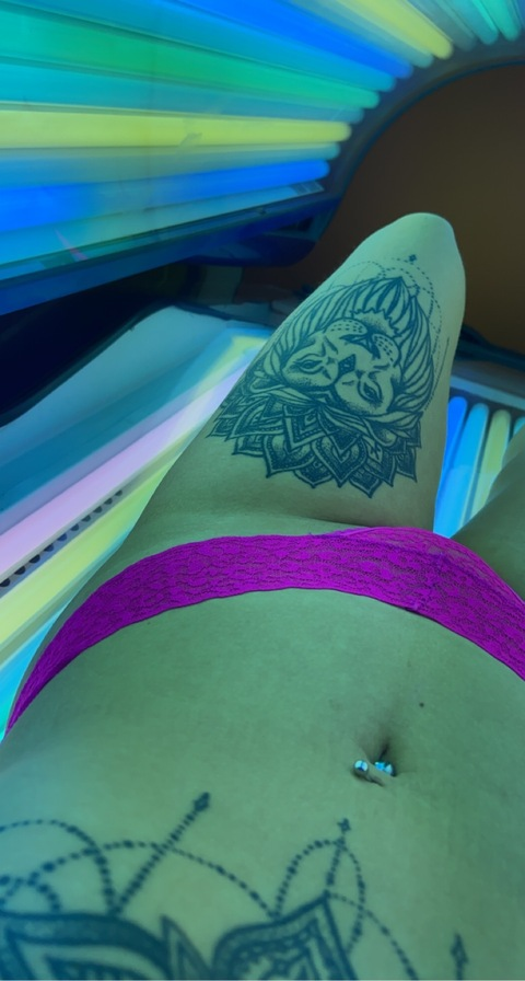 ओन्लीफैंस हैडर चित्र shannon_middlemiss