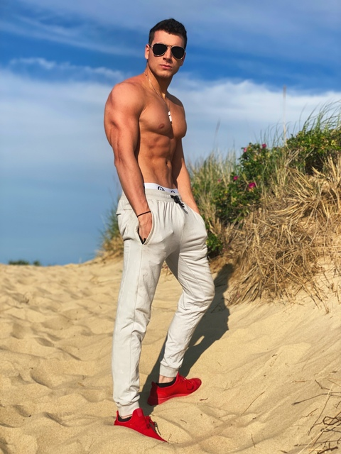 OnlyFans header picture shredsvip
