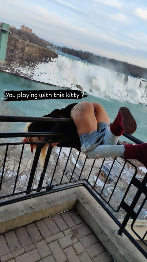 Imagem do cabeçalho do OnlyFans de sinisterpeachh