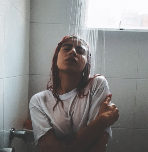 ओन्लीफैंस हैडर चित्र skinnysg