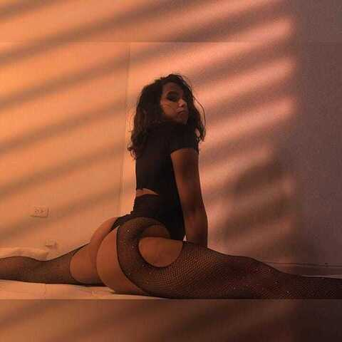 OnlyFans header picture soylamostaza