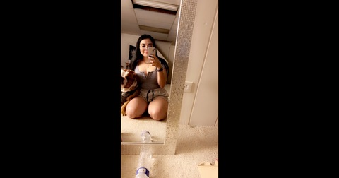 ओन्लीफैंस हैडर चित्र squ1rts_world