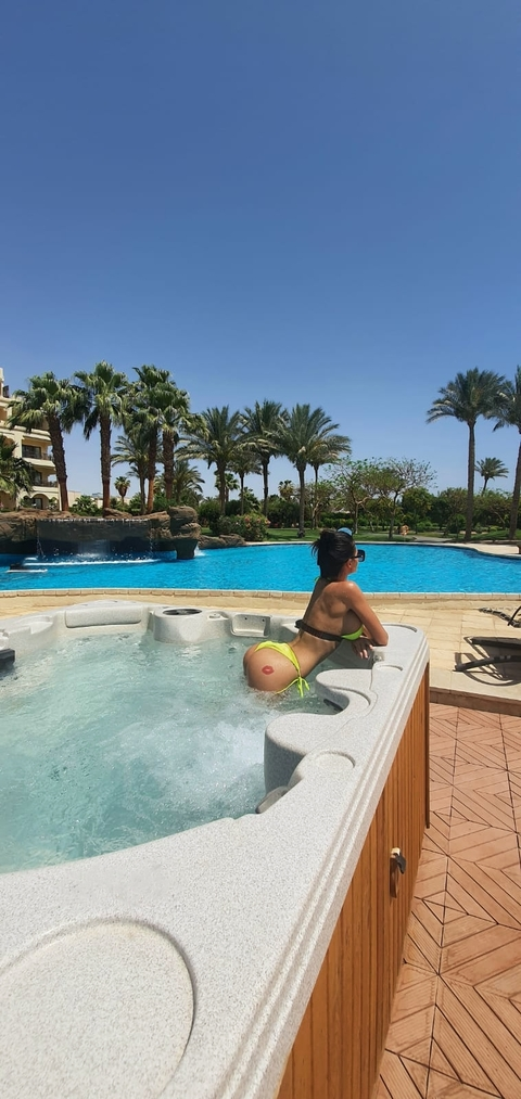 ओन्लीफैंस हैडर चित्र sultrynoir