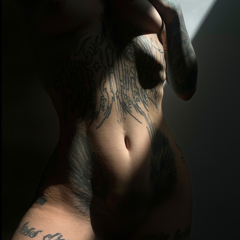 Immagine dell'header di OnlyFans tattstonner