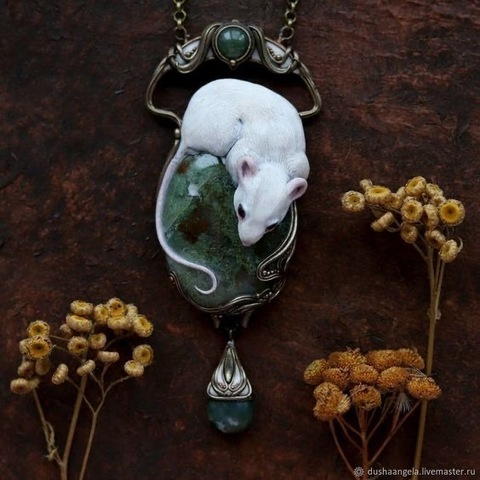 ओन्लीफैंस हैडर चित्र theonlyinleb