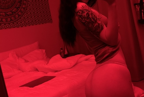 OnlyFansヘッダー画像tinyyyyyk