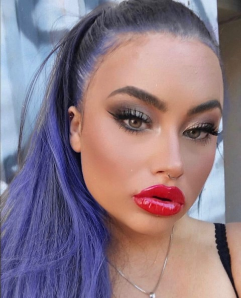 OnlyFans header picture toxxxicshorty