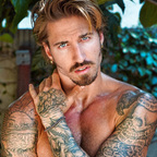 OnlyFans 프로필 사진 travbeachboy