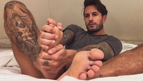 ओन्लीफैंस हैडर चित्र tribal_ink