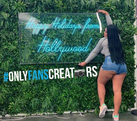 Gambar header OnlyFans tsirina