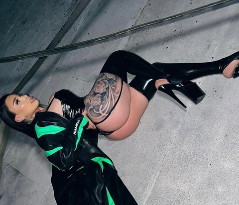 ओन्लीफैंस हैडर चित्र tsmia_xxx