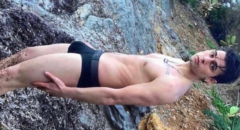 ओन्लीफैंस हैडर चित्र tylermasoonfree